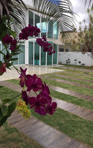 Casa à venda com 480m², 4 quartos e 6 vagas Casa à venda com 480m², 4 quartos e 6 vagasJardim