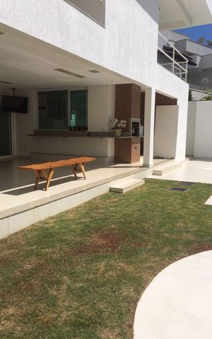 Casa à venda com 480m², 4 quartos e 6 vagas Casa à venda com 480m², 4 quartos e 6 vagasÁrea comum - Churrasqueira