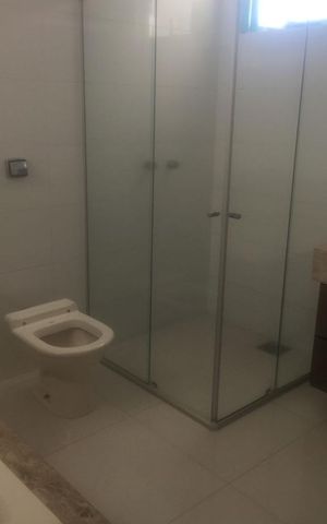 Casa à venda com 480m², 4 quartos e 6 vagas Casa à venda com 480m², 4 quartos e 6 vagasBanheiro da Suíte 2