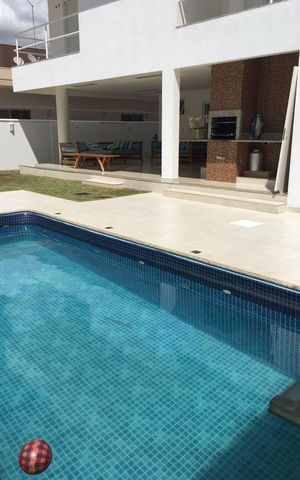 Casa à venda com 480m², 4 quartos e 6 vagas Casa à venda com 480m², 4 quartos e 6 vagasÁrea comum - Piscina