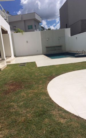Casa à venda com 480m², 4 quartos e 6 vagas Casa à venda com 480m², 4 quartos e 6 vagasÁrea comum - Piscina