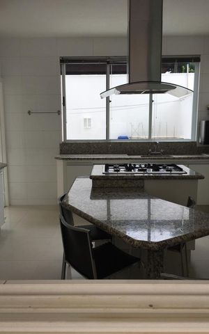 Casa à venda com 480m², 4 quartos e 6 vagas Casa à venda com 480m², 4 quartos e 6 vagasCozinha