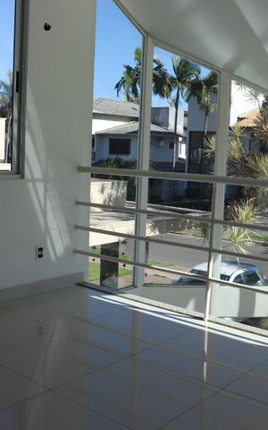 Casa à venda com 480m², 4 quartos e 6 vagasEscritorio 1