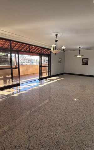 Apartamento à venda com 261m², 4 quartos e 3 vagas Apartamento à venda com 261m², 4 quartos e 3 vagasSala