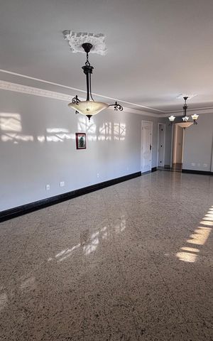 Apartamento à venda com 261m², 4 quartos e 3 vagas Apartamento à venda com 261m², 4 quartos e 3 vagasSala