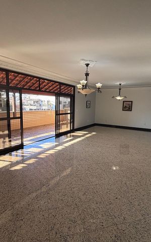 Apartamento à venda com 261m², 4 quartos e 3 vagas Apartamento à venda com 261m², 4 quartos e 3 vagasSala
