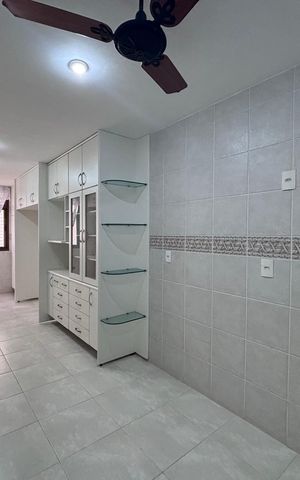 Apartamento à venda com 261m², 4 quartos e 3 vagas Apartamento à venda com 261m², 4 quartos e 3 vagasCozinha