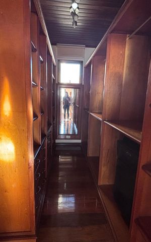 Apartamento à venda com 261m², 4 quartos e 3 vagas Apartamento à venda com 261m², 4 quartos e 3 vagasCloset da suíte
