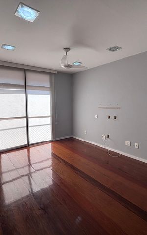 Apartamento à venda com 261m², 4 quartos e 3 vagas Apartamento à venda com 261m², 4 quartos e 3 vagasQuarto 1