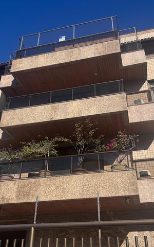 Apartamento à venda com 261m², 4 quartos e 3 vagas Apartamento à venda com 261m², 4 quartos e 3 vagasFachada