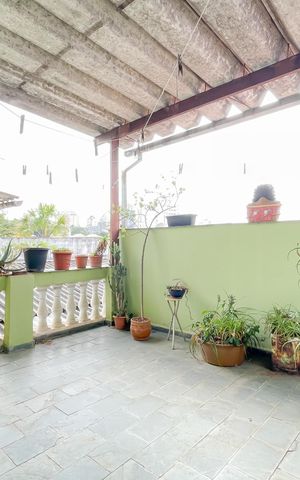 Casa à venda com 180m², 2 quartos e 2 vagas Casa à venda com 180m², 2 quartos e 2 vagasVaranda