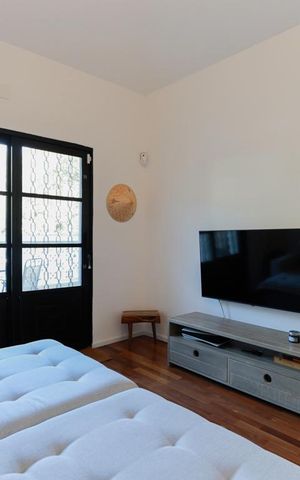 Casa à venda com 150m², 2 quartos e 1 vaga Casa à venda com 150m², 2 quartos e 1 vagaSala de TV