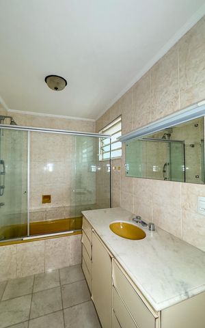 Casa à venda com 200m², 3 quartos e 3 vagasBanheiro da Suíte