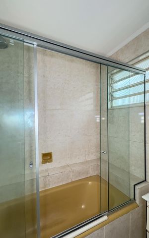 Casa à venda com 200m², 3 quartos e 3 vagasBanheiro da Suíte