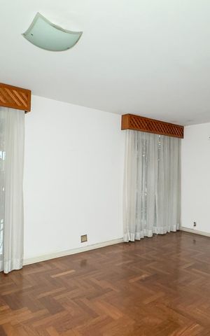 Casa à venda com 200m², 3 quartos e 3 vagasSala