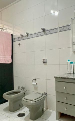 Casa para alugar com 211m², 3 quartos e 2 vagas Casa para alugar com 211m², 3 quartos e 2 vagasBanheiro 2