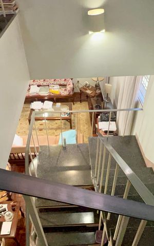Casa para alugar com 211m², 3 quartos e 2 vagas Casa para alugar com 211m², 3 quartos e 2 vagasEscada