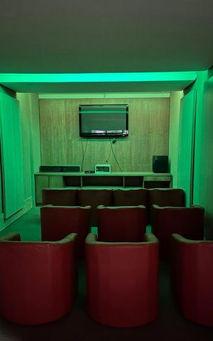 Apartamento à venda com 122m², 3 quartos e 1 vaga Apartamento à venda com 122m², 3 quartos e 1 vagaSala de cinema