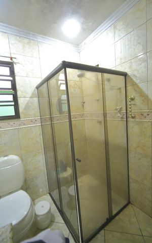 Casa à venda com 125m², 2 quartos e 2 vagasBanheiro 