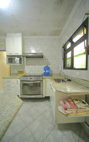 Casa à venda com 125m², 2 quartos e 2 vagasCozinha 