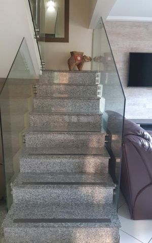 Casa à venda com 170m², 3 quartos e 4 vagasEscada