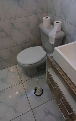 Casa à venda com 196m², 2 quartos e 1 vagaBanheiro