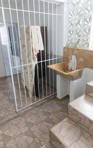 Casa à venda com 196m², 2 quartos e 1 vagaÁrea de Serviço
