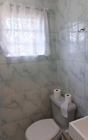 Casa à venda com 196m², 2 quartos e 1 vagaBanheiro
