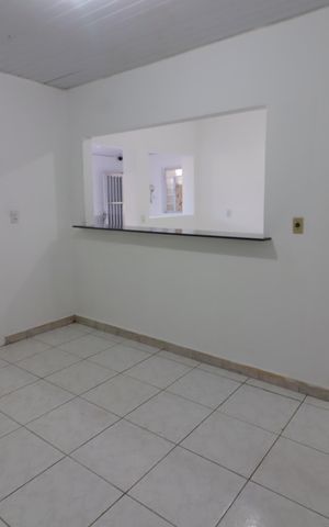 Casa à venda com 196m², 2 quartos e 1 vagaBanheiroCozinha