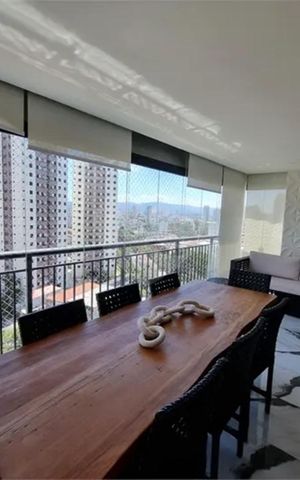Apartamento à venda com 163m², 4 quartos e 3 vagasVaranda