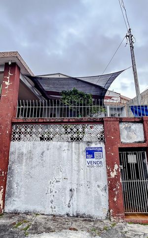 Casa à venda com 255m², 3 quartos e 2 vagasFachada com Plaquinha