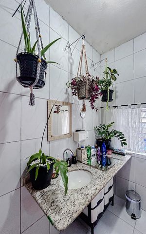 Casa à venda com 255m², 3 quartos e 2 vagasBanheiro