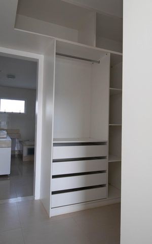 Casa de condomínio para alugar com 485m², 4 quartos e 3 vagas Casa de condomínio para alugar com 485m², 4 quartos e 3 vagasCloset da Suíte Master