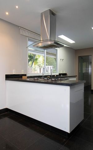 Casa de condomínio para alugar com 485m², 4 quartos e 3 vagas Casa de condomínio para alugar com 485m², 4 quartos e 3 vagasCozinha