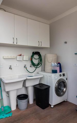 Casa à venda com 260m², 5 quartos e 5 vagasÁrea de Serviço
