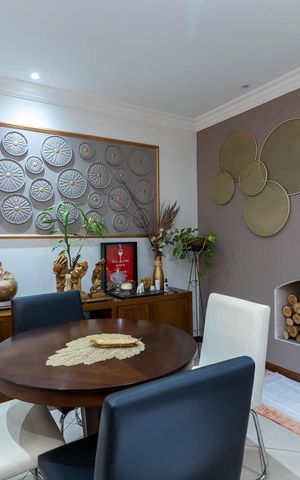 Casa à venda com 260m², 5 quartos e 5 vagasSala