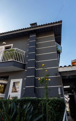Casa à venda com 260m², 5 quartos e 5 vagasFachada