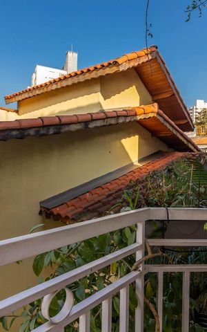 Casa à venda com 260m², 5 quartos e 5 vagasVaranda da Suíte 3