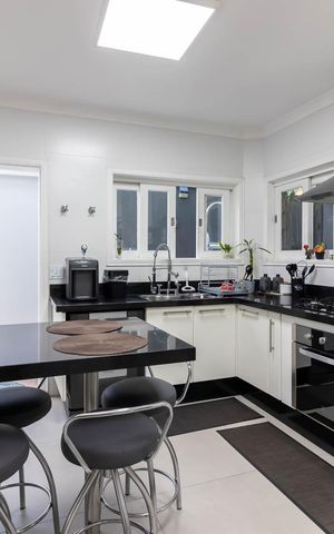 Casa à venda com 260m², 5 quartos e 5 vagasCozinha