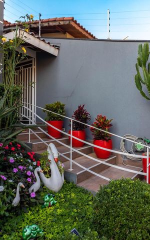Casa à venda com 260m², 5 quartos e 5 vagasEntrada