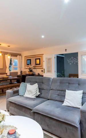 Casa à venda com 260m², 5 quartos e 5 vagasSala