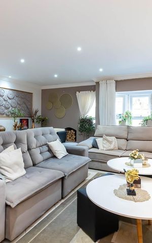 Casa à venda com 260m², 5 quartos e 5 vagasSala