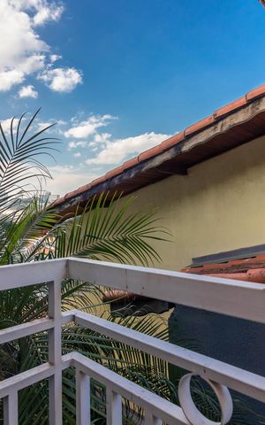 Casa à venda com 260m², 5 quartos e 5 vagasVaranda da Suíte 2