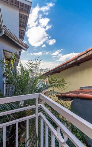 Casa à venda com 260m², 5 quartos e 5 vagasVaranda da Suíte 2
