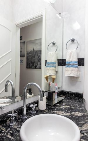 Casa à venda com 260m², 5 quartos e 5 vagasBanheiro da Suíte 2