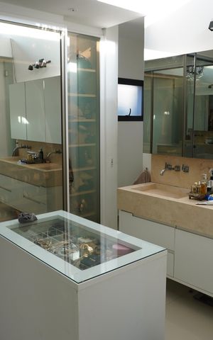 Casa de condomínio à venda com 460m², 5 quartos e 4 vagasBanheiro da Suíte 1