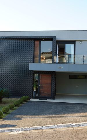 Casa de condomínio à venda com 460m², 5 quartos e 4 vagasFachada