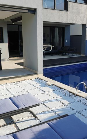 Casa de condomínio à venda com 460m², 5 quartos e 4 vagasPiscina