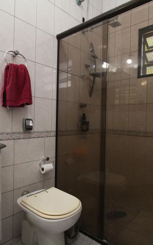 Casa à venda com 124m², 3 quartos e 1 vagaBanheiro
