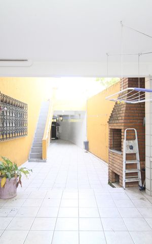 Casa à venda com 124m², 3 quartos e 1 vagaÁrea de Serviço
